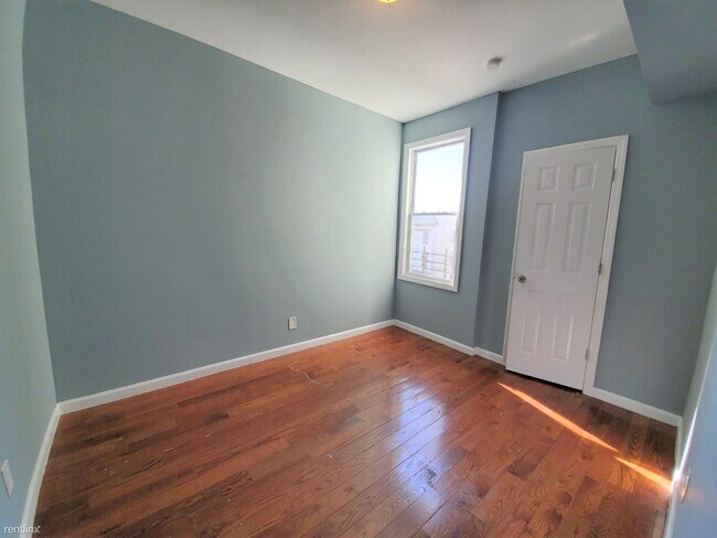 Building Photo - 3 br, 2 bath  - 548 S 20th St 2