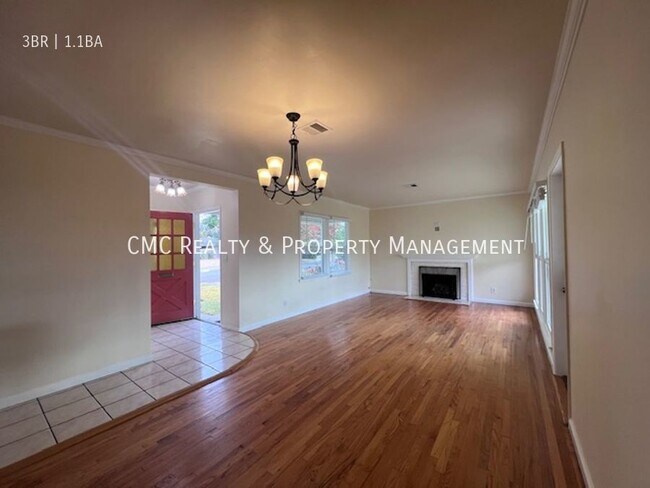 Foto del edificio - Charming Home @ 6822 Pagentry In Long Beach