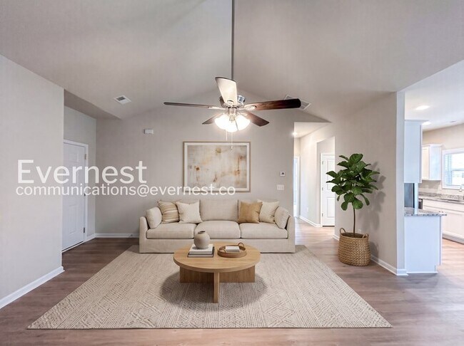 Foto del edificio - 4-Bed/2-Bath/Pet Friendly/Available Soon!