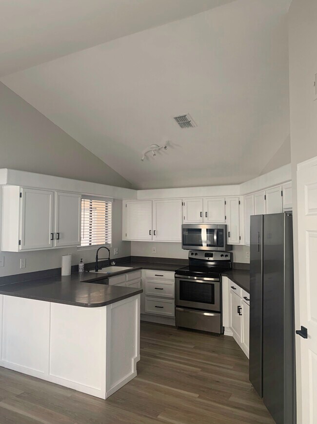 Foto del edificio - 2901 E Redwood Ln