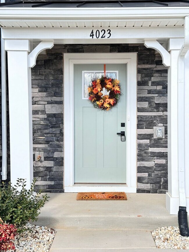 Foto del edificio - Luxury Townhome in Charlottesville's Newes...