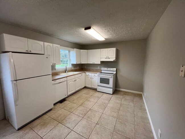 Building Photo - 2 br, 1.5 bath House - 4911 East Compton Rd.