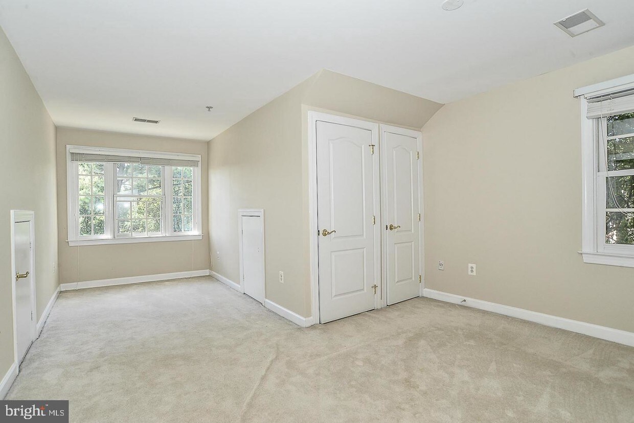 Primary Photo - 1642 Colonial Hills Dr