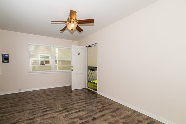 sala de estar - 116 Franklin Ct