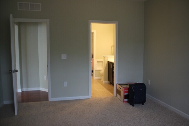 Foto del edificio - 316 Durants Neck Ln
