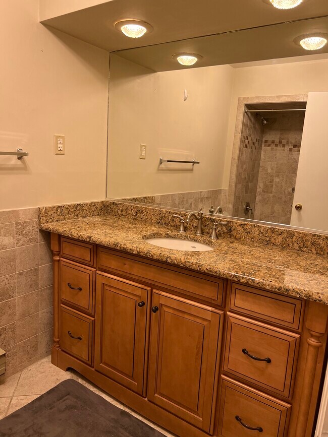 Building Photo - 63 Overlook Way
