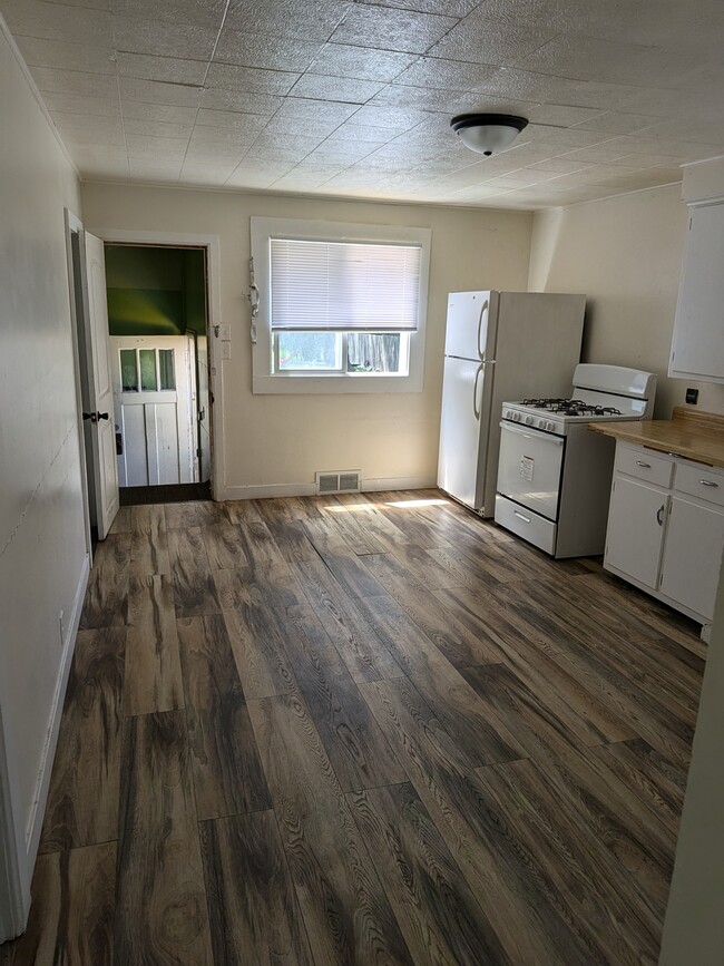 Building Photo - 1262 Lawe St