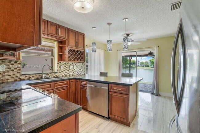 Foto del edificio - 1356 NW 125th Ter