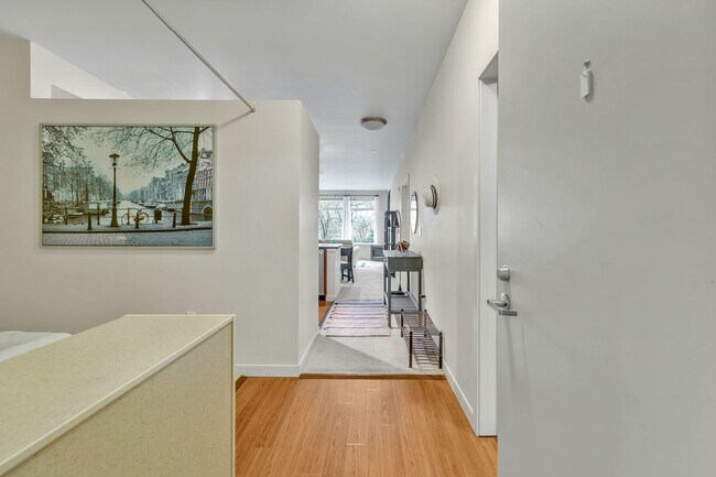 Foto del edificio - Burien Town Square Condo for lease!