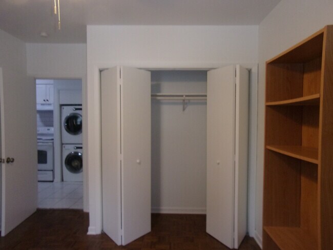 Building Photo - 301 W 29th St