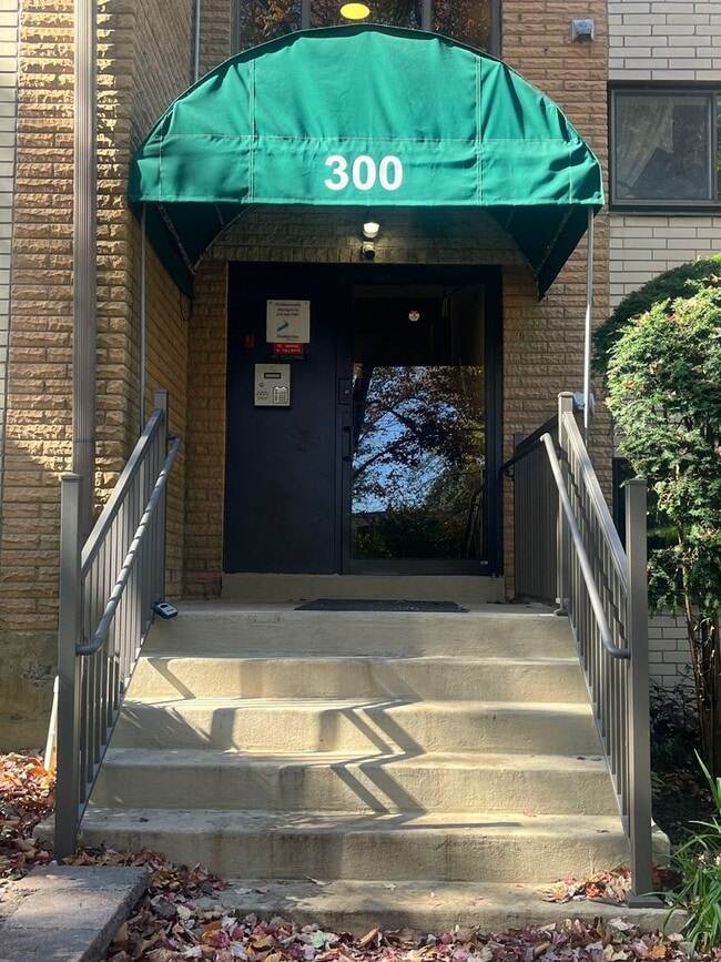 Building Photo - 1 Bd / 1 Bth Warminster Condo