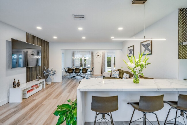 Foto del edificio - 834 SW 14th Ct