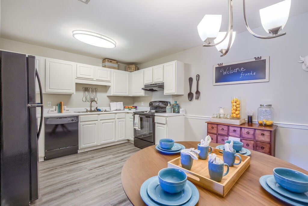 Spring Lake Apartments in Byram, MS