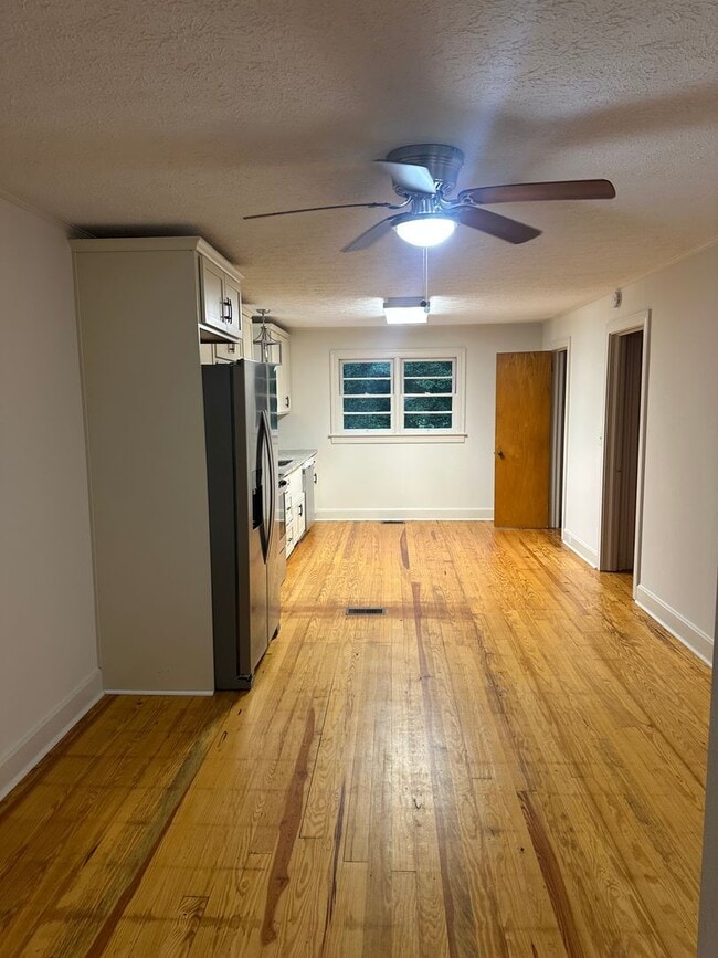 Photo - 566 Mulberry Ln House