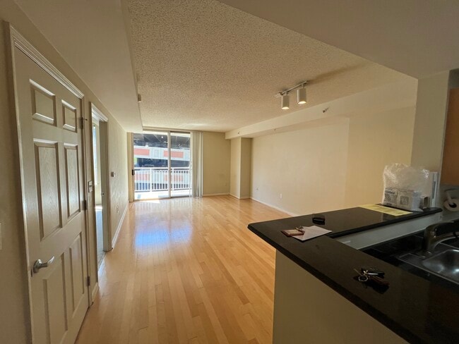 Looking into living room from entrance - 2726 Gallows Rd