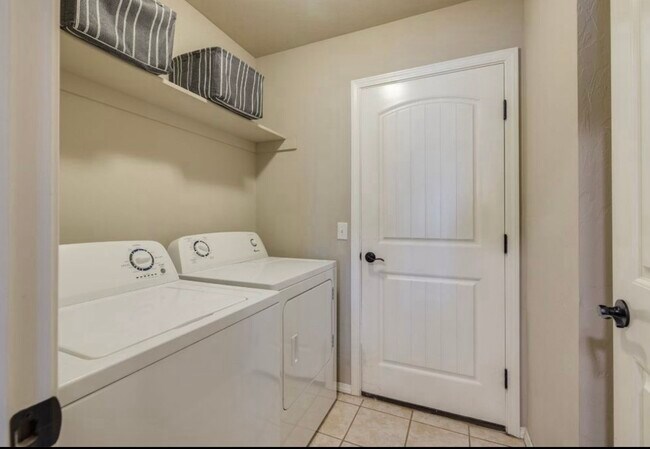 Foto del edificio - 2604 NW 185th St
