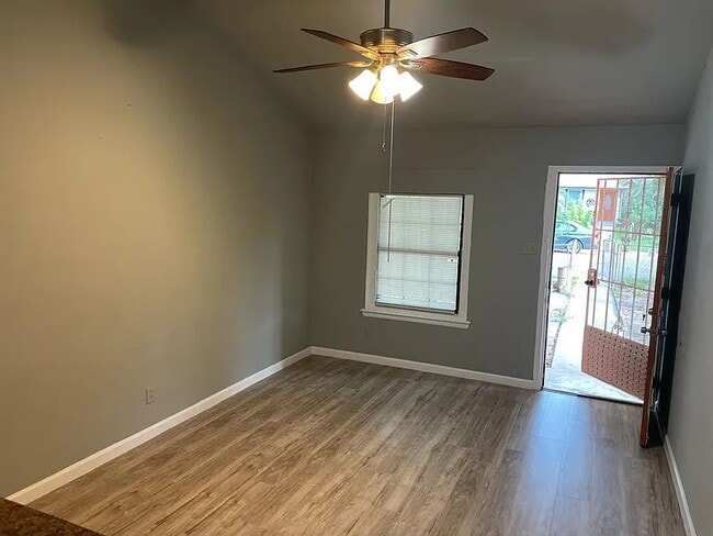 Foto del edificio - 6605 Spring Lark Dr