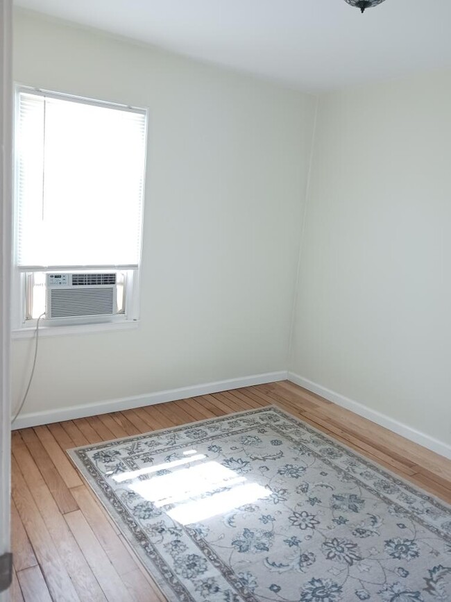 Bedroom -Professionally finished hardwood floors - 32 Duquesne Ave