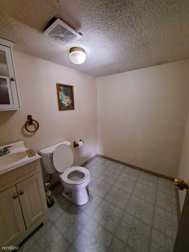 Building Photo - 3 br, 1.5 bath House - 305 S Downing St