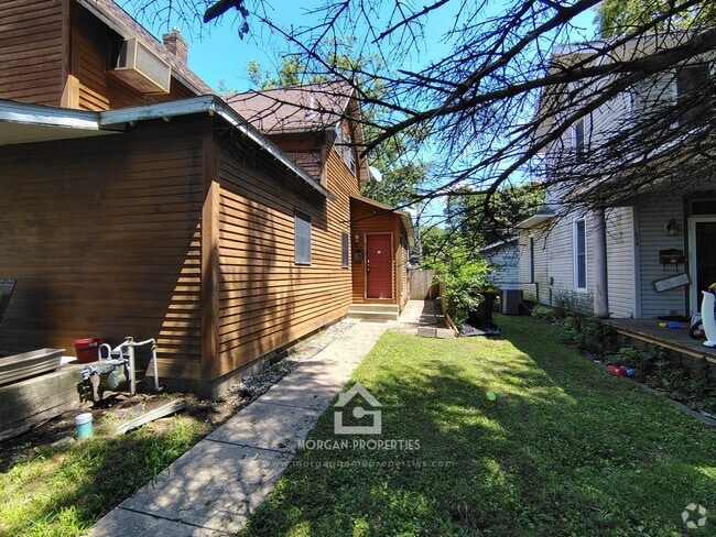 Building Photo - 808 College Dr