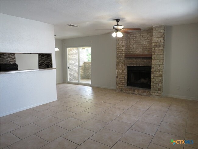 Foto del edificio - 1807 Cedarhill Dr