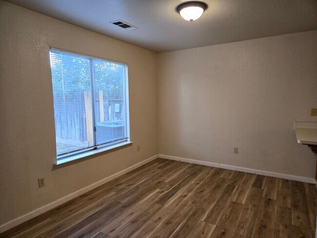 Foto del edificio - 1923 Glen Ridge Dr