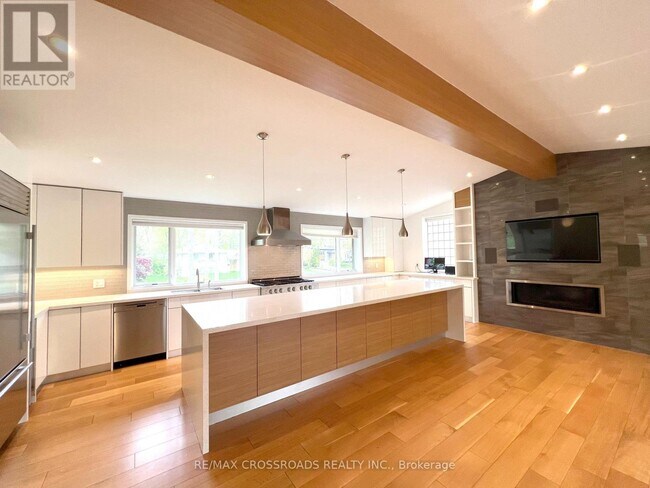 Photo du bâtiment - 1532 Merrow Rd