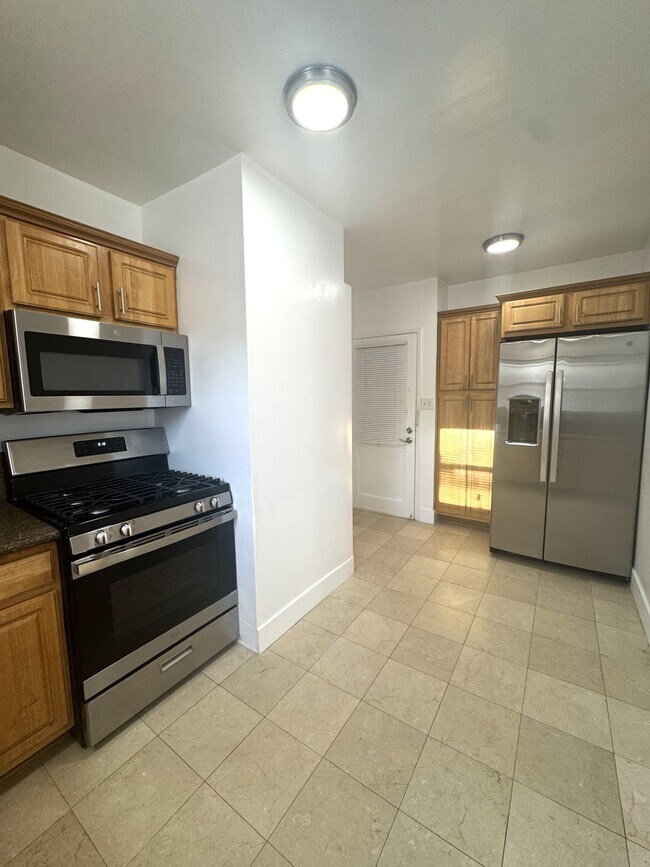 Cocina - 614 Acanto St