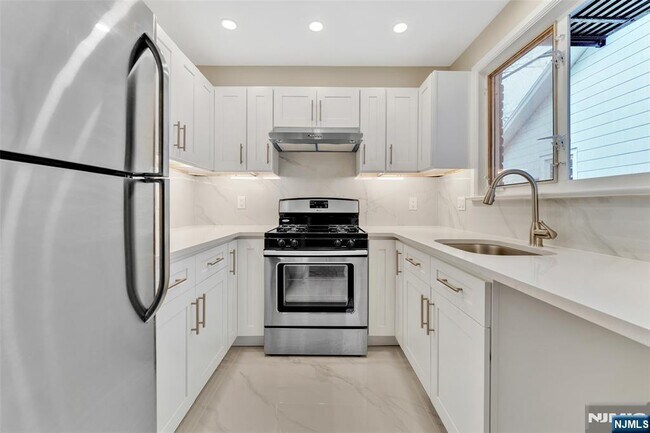 Foto del edificio - 203 Brinkerhoff St