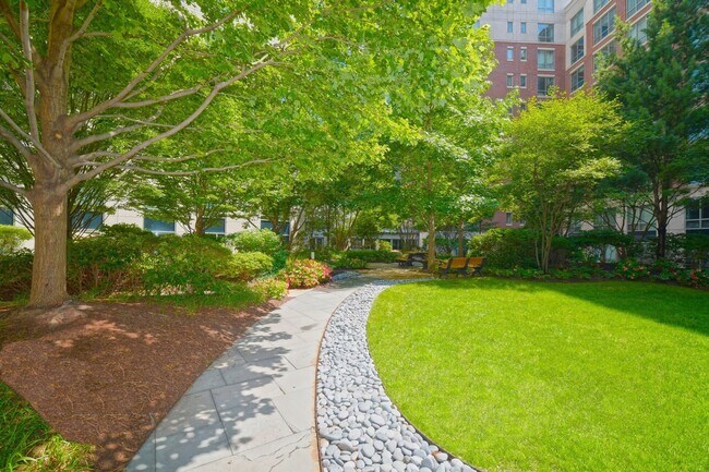 Foto del edificio - 170 Brookline Ave
