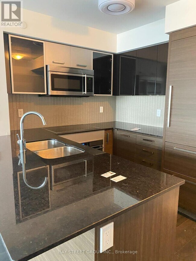 Photo du bâtiment - 5168-5168 Yonge St