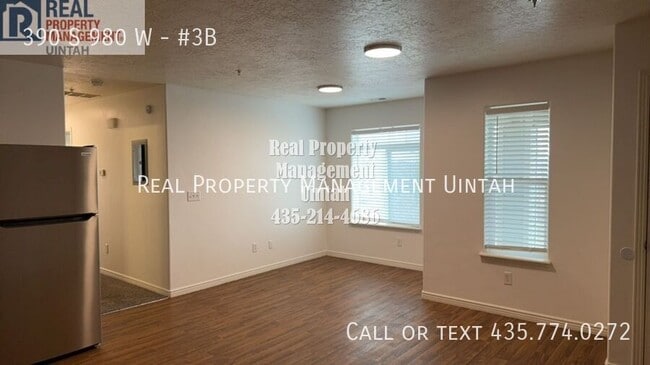 Building Photo - 390 980