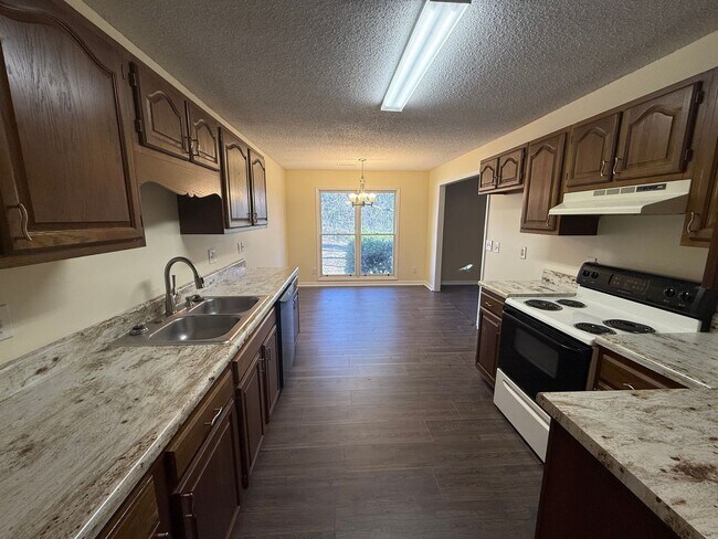 Foto del edificio - Half off first month's rent!!!