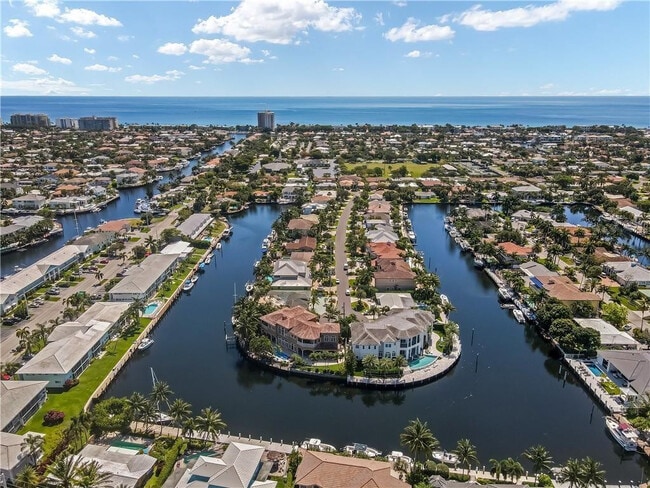 Building Photo - 2161 NE 35th St