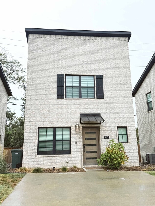 Primary Photo - 1530 W Cato Springs Rd