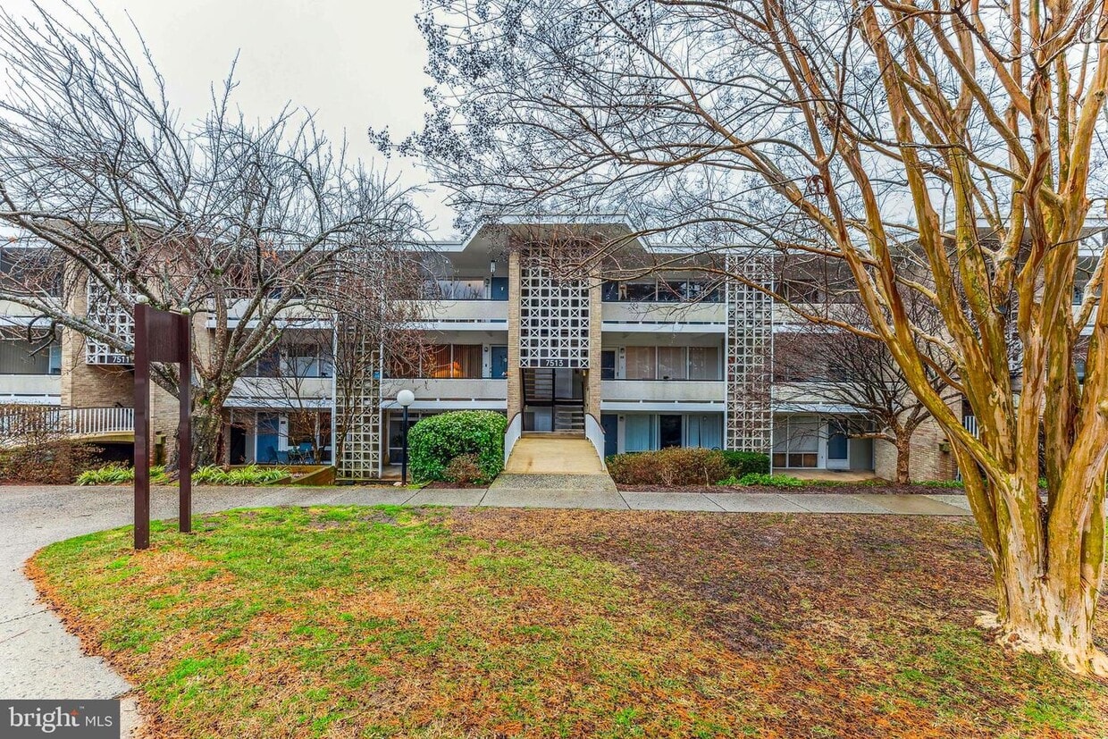 7513 Spring Lake Dr Unit D2, Bethesda, MD 20817 Room for Rent in