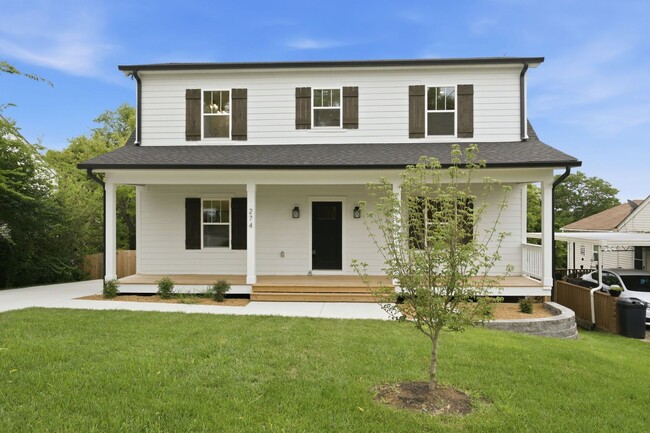 Spacious 5-Bedroom with Fenced Yard & Modern Amenities - Spacious 5-Bedroom with Fenced Yard & Modern Amenities House