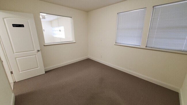Building Photo - Residential/Office