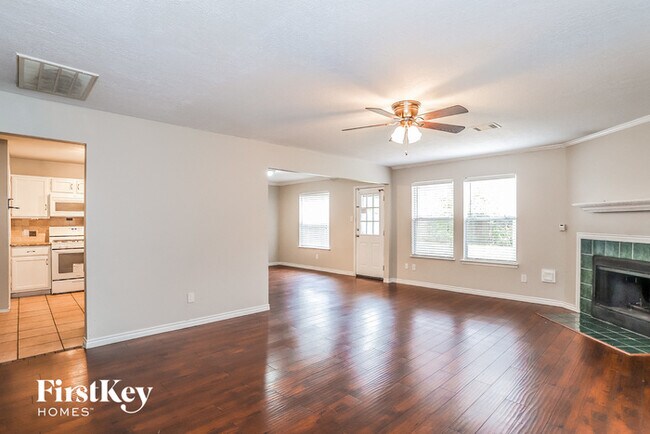 Building Photo - 13235 Gendley Dr
