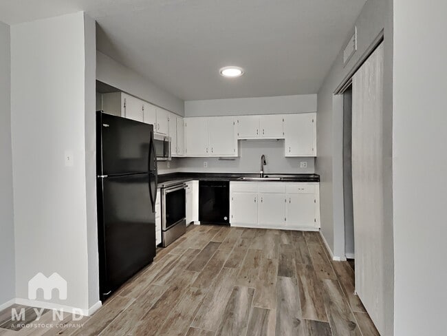 Building Photo - 2151 N Meridian Dr