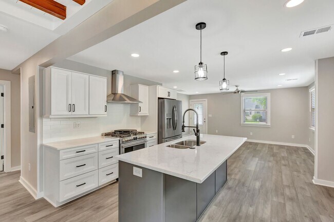 Foto del edificio - Completely Renovated Gem in Park Circle