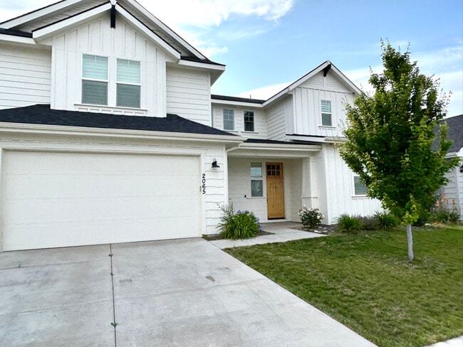 Building Photo - 2065 N Sombrero Ave