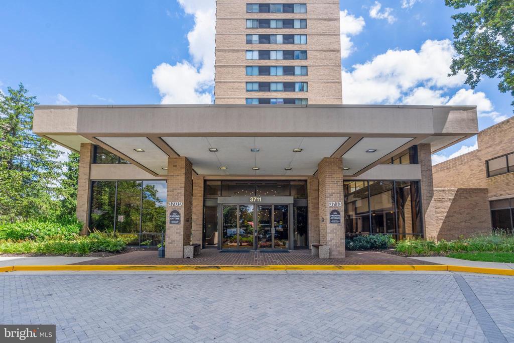 Foto principal - 3709 S George Mason Dr
