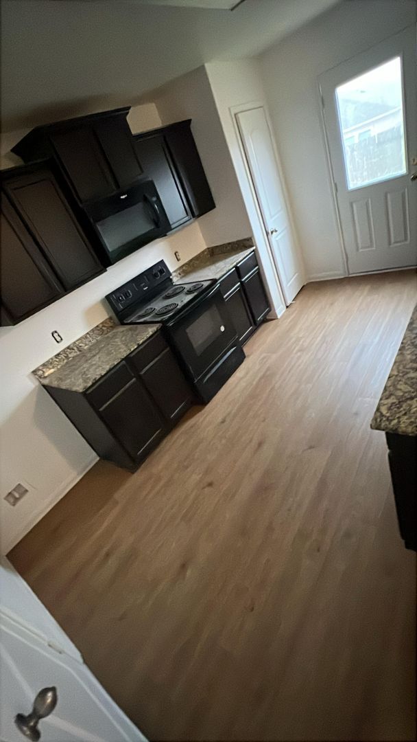 Foto del edificio - BEAUTIFUL HOME IN JARRELL. MOVE IN READY!.