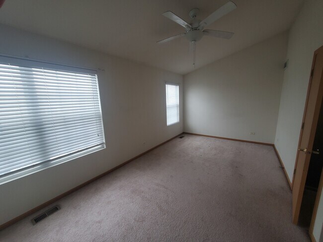 Foto del edificio - 2705 Kendall Crossing