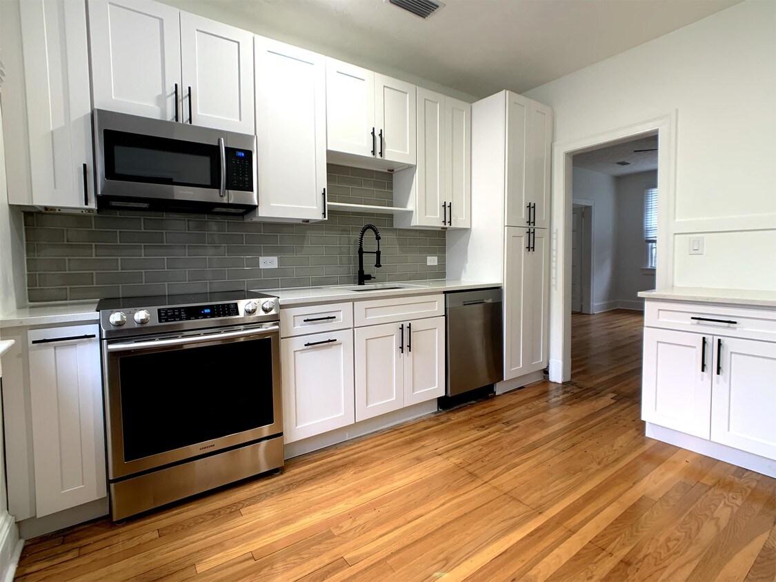 Foto principal - 830 Lasalle St