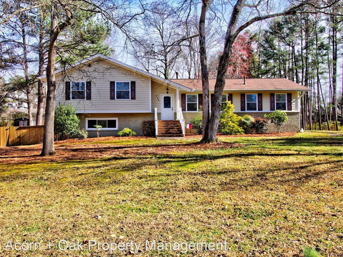 Primary Photo - 4 br, 2.5 bath House - 902 Brandon Rd