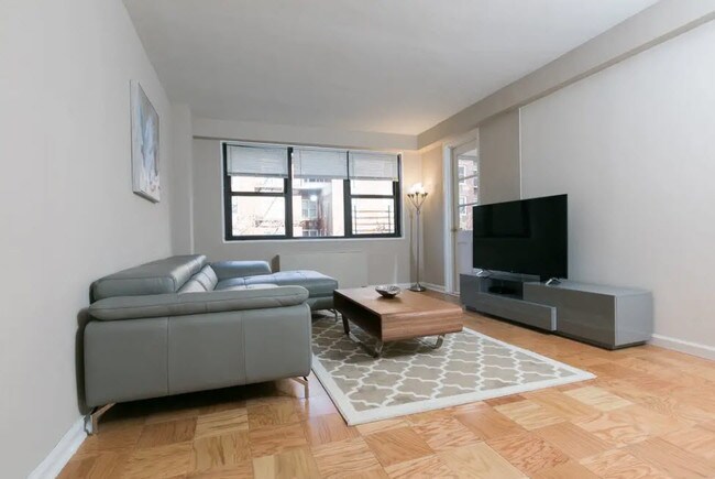 Foto del edificio - 315 W 34th St