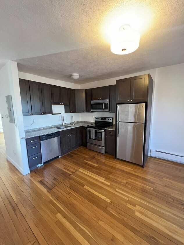 Primary Photo - 41 E Springfield St