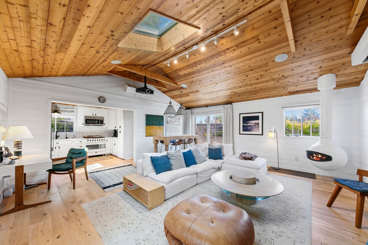 Foto principal - 7038 Dume Dr